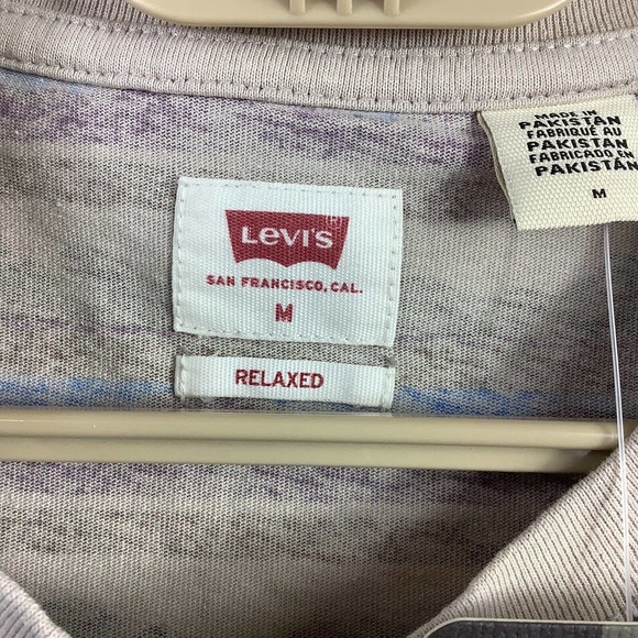 Levi's Red Tab Men’s Mountain Print Tee-Shirt Size Medium NWT - Picture 6 of 14